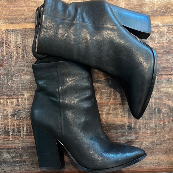 Vince Camuto black real leather high shaft block heel booties size 7.5 zipped - Picture 2 of 6
